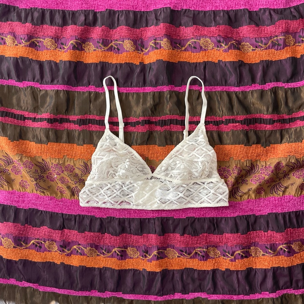 Freelass white lace unpadded bra